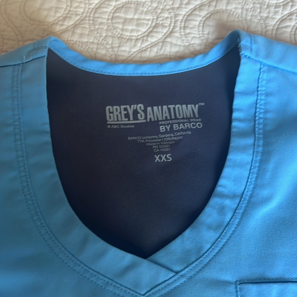 Grey’s Anatomy Scrub Set - Picture 8 of 10